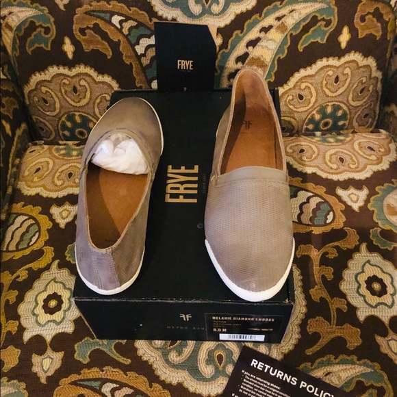 Frye Melanie Diamond Emboss Slip-Ons BNIB - Picture 2 of 8